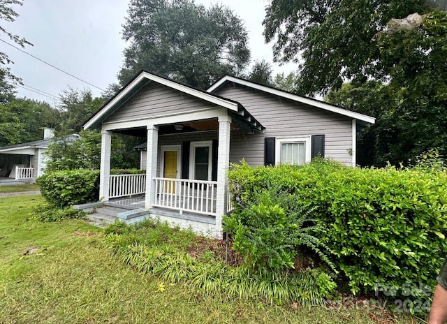 view of front of property with a front lawn and a porch