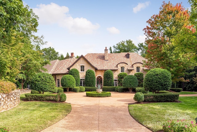 view of front of home with a front lawn