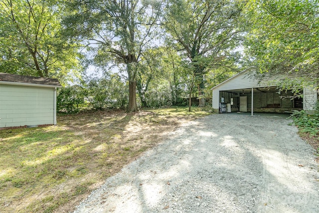 view of yard with an outdoor structure