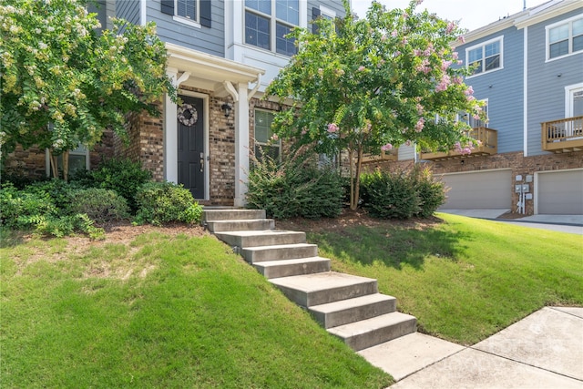 view of front of home featuring a front yard and a garage