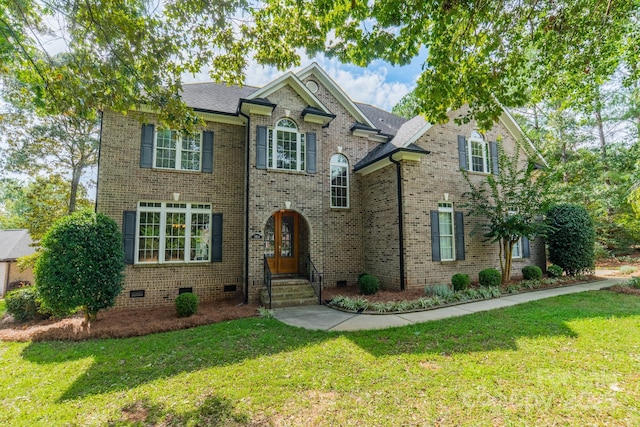 view of front facade featuring a front lawn