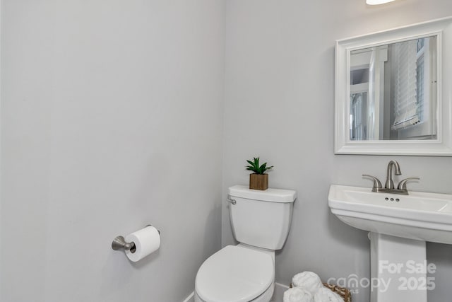 bathroom featuring toilet and sink