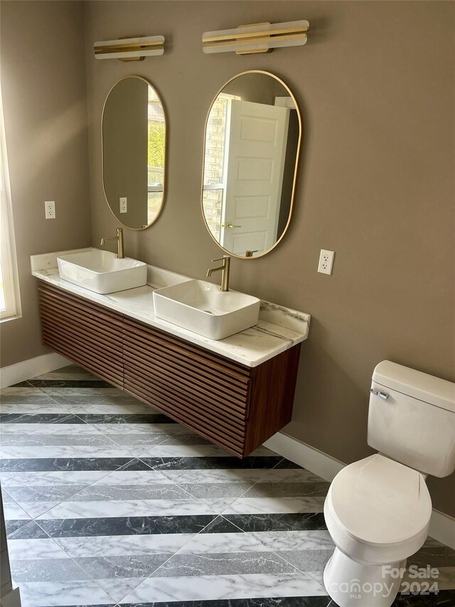 1243 10th Street Pl NW, Hickory, NC 28601 - full bath with baseboards, toilet, and double vanity