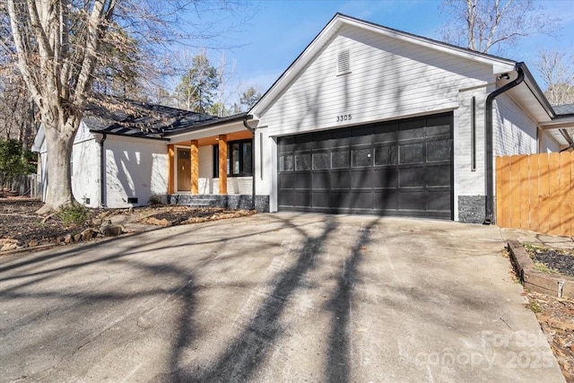 view of front facade featuring a garage