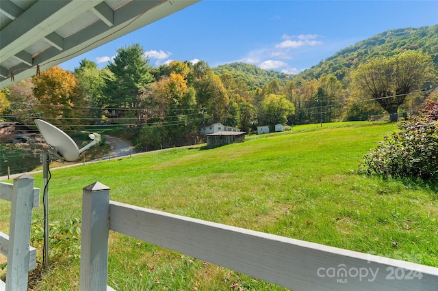 view of yard with a mountain view