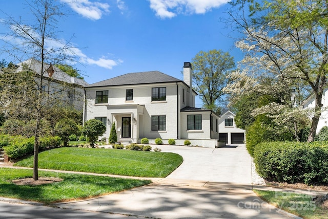 view of front facade featuring a garage and a front yard