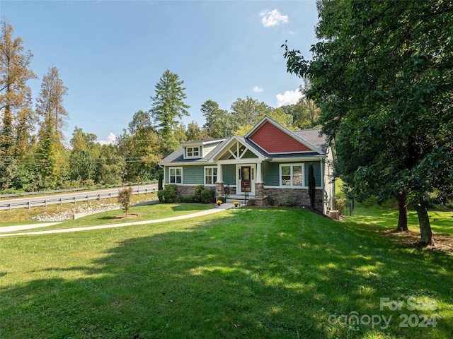 craftsman-style house with a front yard