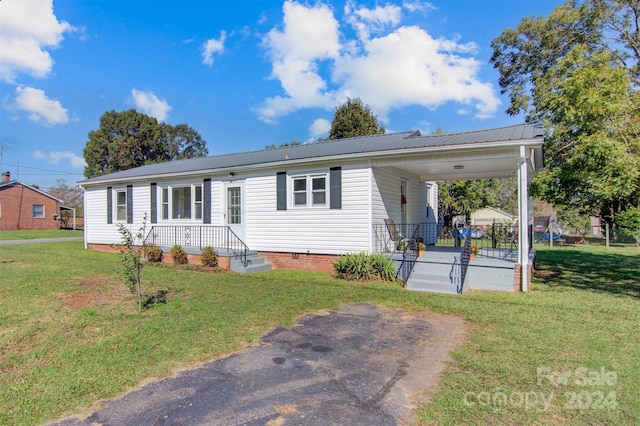 view of front of property with a carport and a front yard