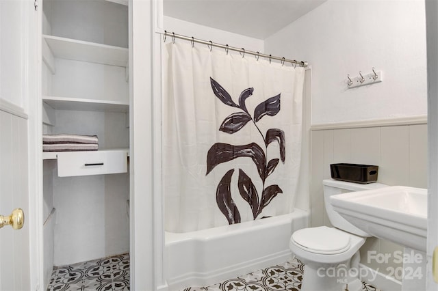 bathroom featuring tile patterned floors, shower / tub combo, and toilet