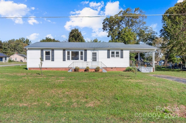 single story home featuring a front lawn