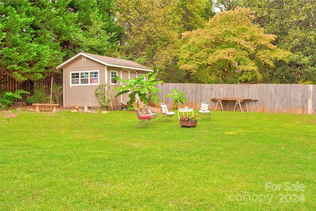 view of yard with a shed