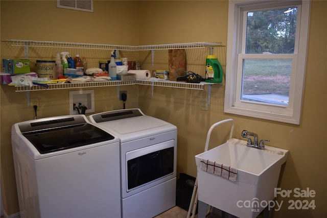 washroom featuring sink and washing machine and dryer