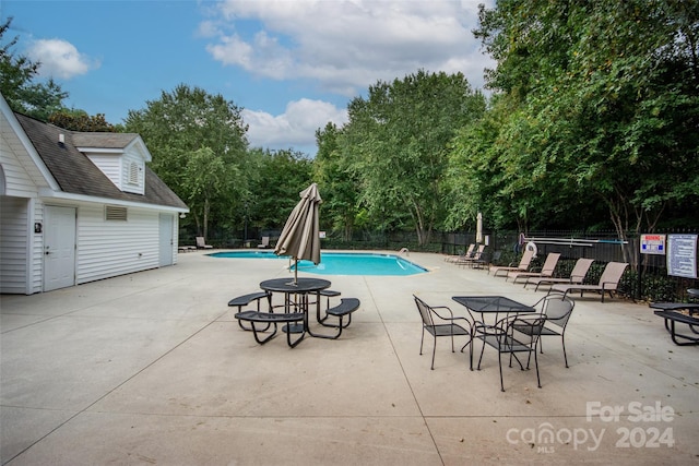 view of swimming pool featuring a patio