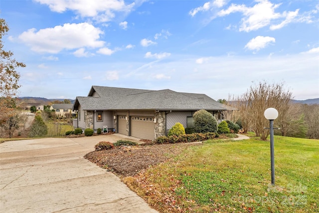 view of front facade with a garage and a front yard