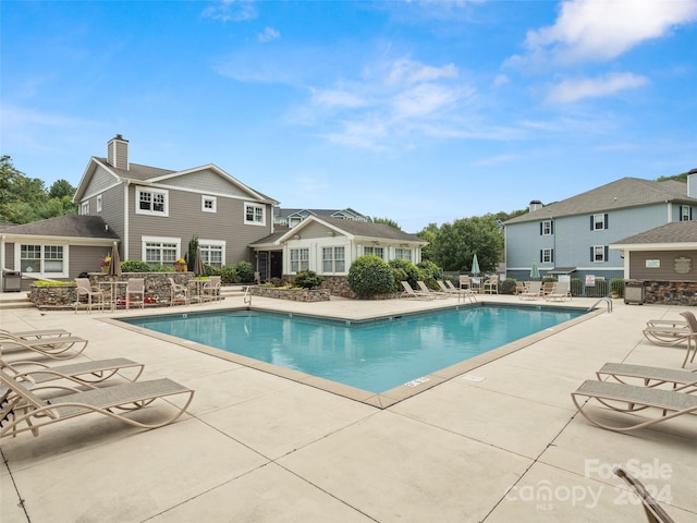 view of swimming pool with a patio