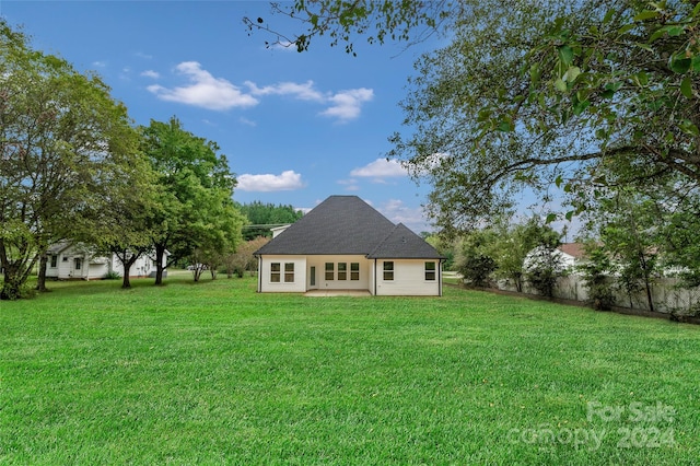 exterior space featuring a yard