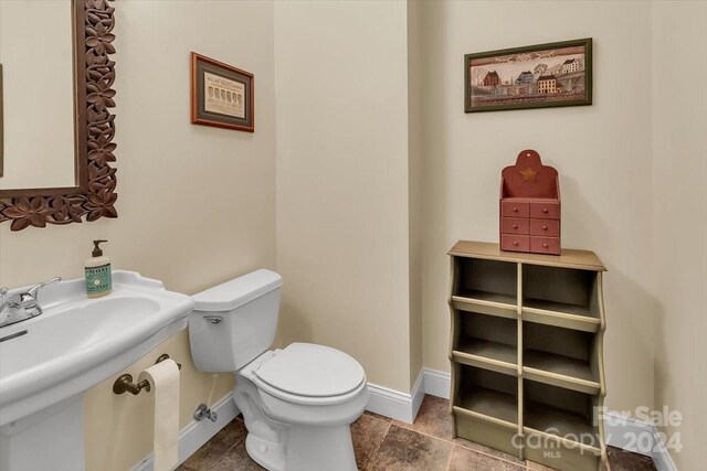 445 Equestrian Dr, Waynesville, NC 28786 - bathroom featuring baseboards and toilet