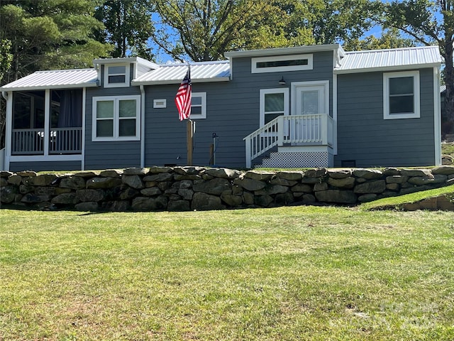 view of front of property with a front yard