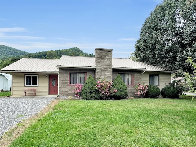 single story home with a front yard