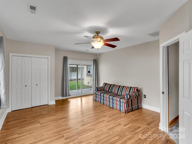 sitting room featuring light hardwood / wood-style floors and ceiling fan