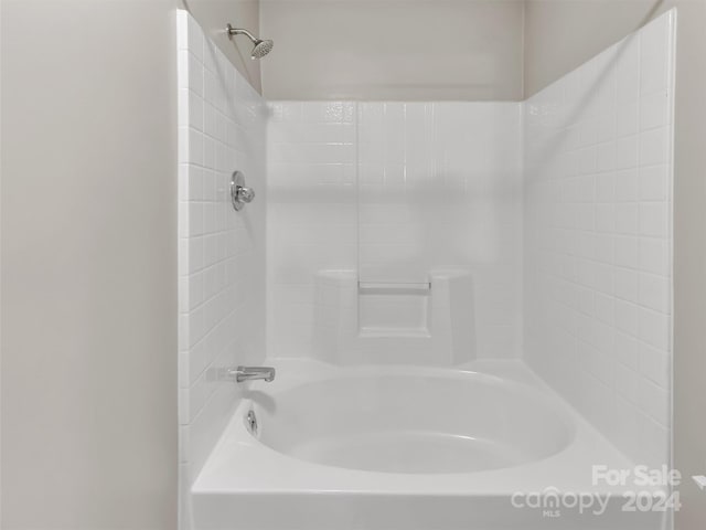 bathroom with shower / tub combination