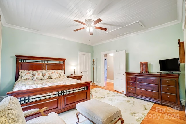 bedroom with crown molding, light hardwood / wood-style floors, and ceiling fan