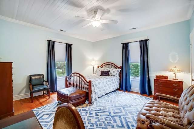 bedroom with light hardwood / wood-style floors, crown molding, and ceiling fan