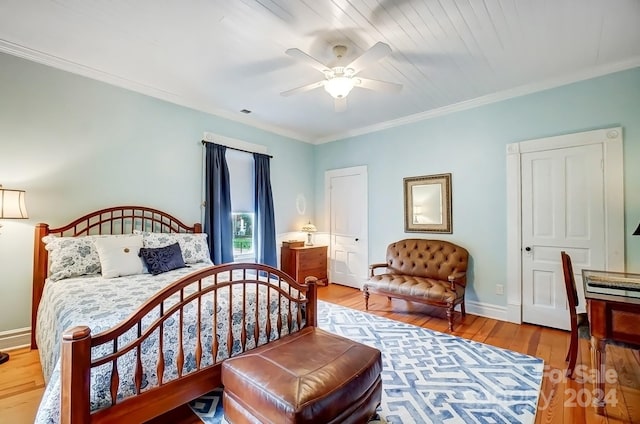 bedroom with light hardwood / wood-style flooring, crown molding, and ceiling fan