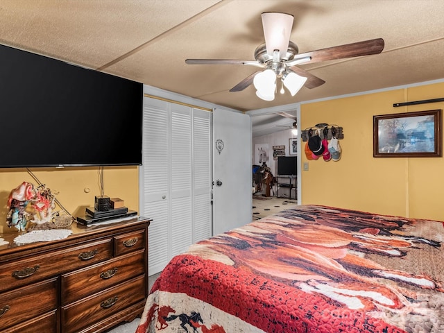 bedroom featuring ceiling fan, a closet, and carpet flooring