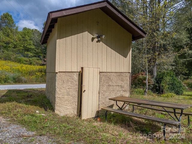 view of outbuilding