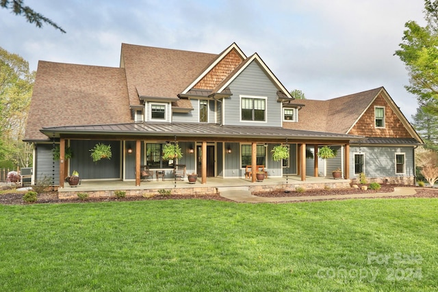 view of front of home featuring a front yard