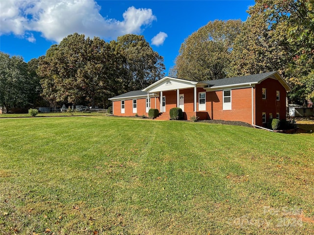 view of front of house with a front lawn