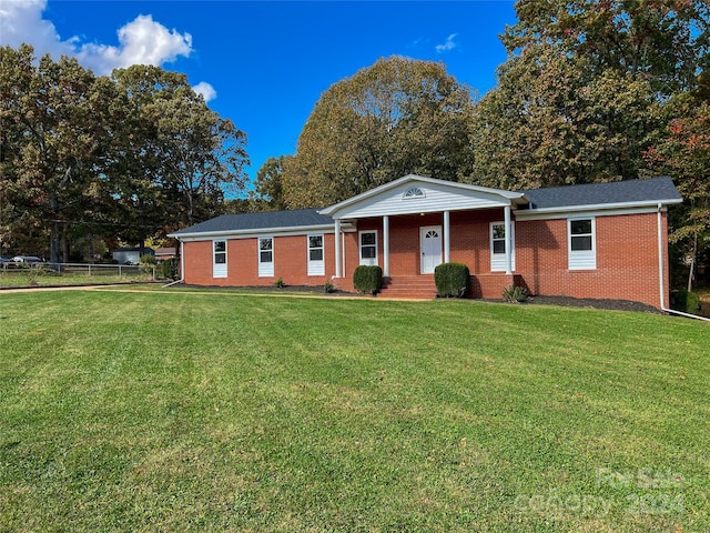 ranch-style home featuring a front yard