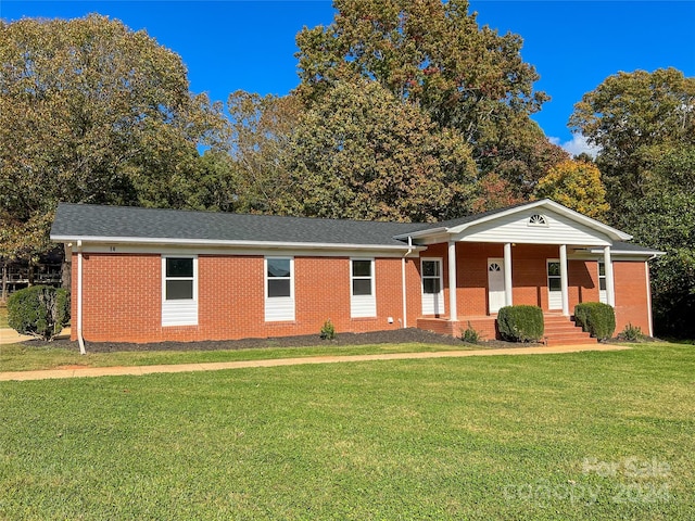 ranch-style home featuring a front yard and covered porch