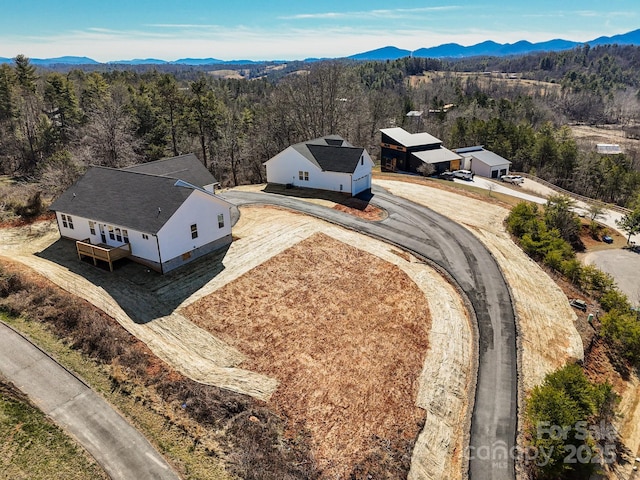 bird's eye view featuring a mountain view and a wooded view