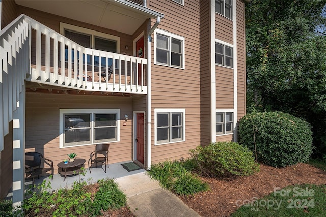 exterior space featuring a balcony