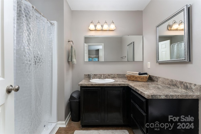 bathroom featuring a shower with curtain and vanity