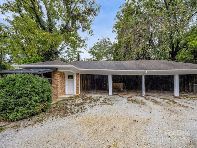 view of front of property featuring a carport