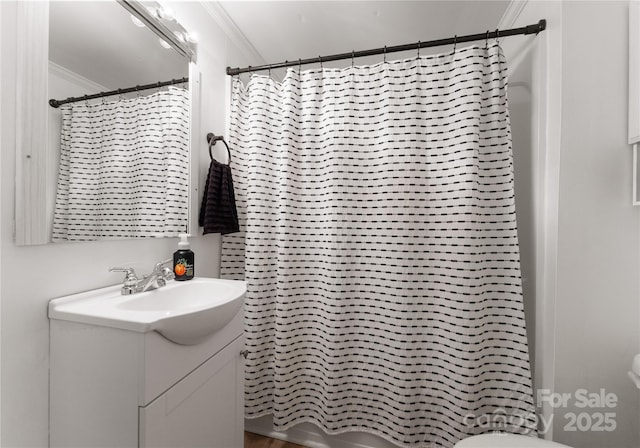 bathroom featuring crown molding, toilet, and a shower with shower curtain