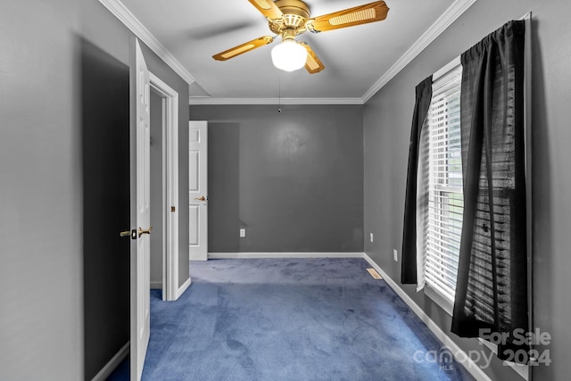 empty room with ceiling fan, carpet flooring, and ornamental molding