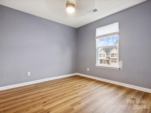 unfurnished room with light hardwood / wood-style flooring and ceiling fan