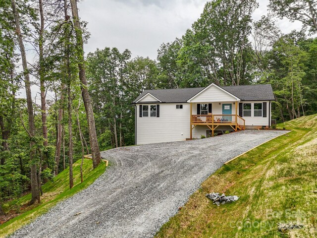 376 Hague Dr, Columbus, NC 28722 - ranch-style home featuring gravel driveway