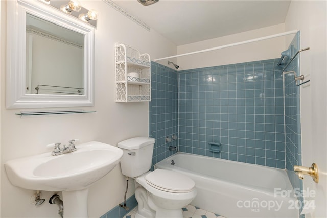 bathroom featuring tiled shower / bath and toilet