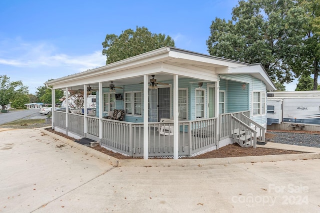 view of front of property with ceiling fan and a porch