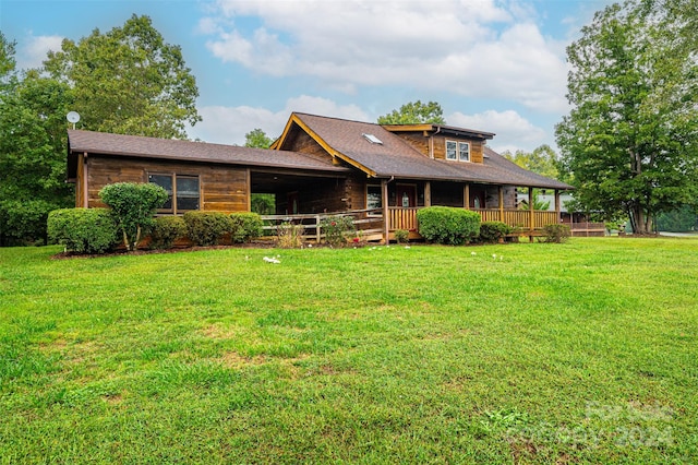 view of front of property featuring a front yard