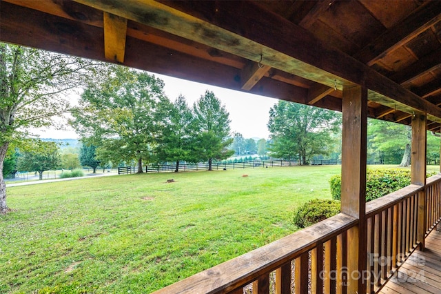 view of yard featuring a rural view