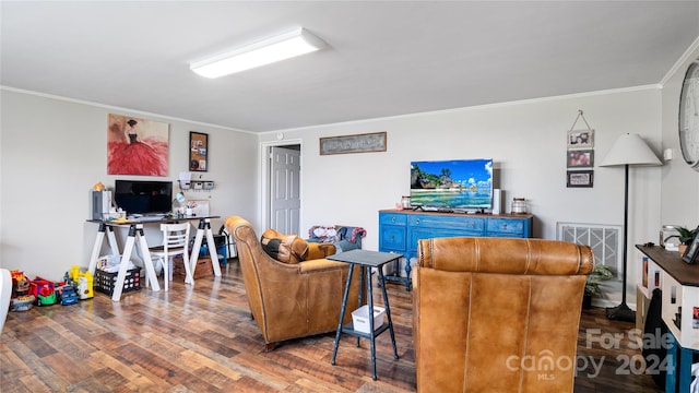 living room featuring dark wood-type flooring and crown molding