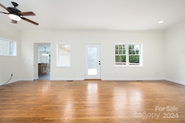 spare room featuring crown molding, light hardwood / wood-style floors, and ceiling fan