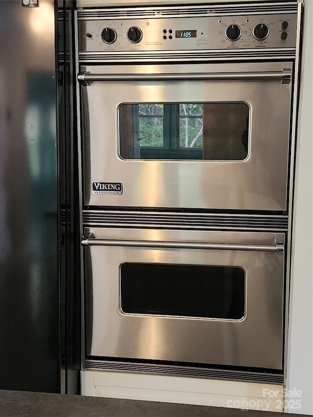 room details with double oven