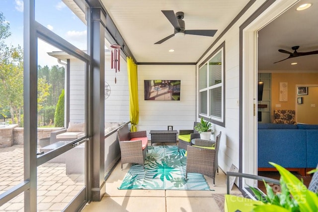 sunroom with ceiling fan